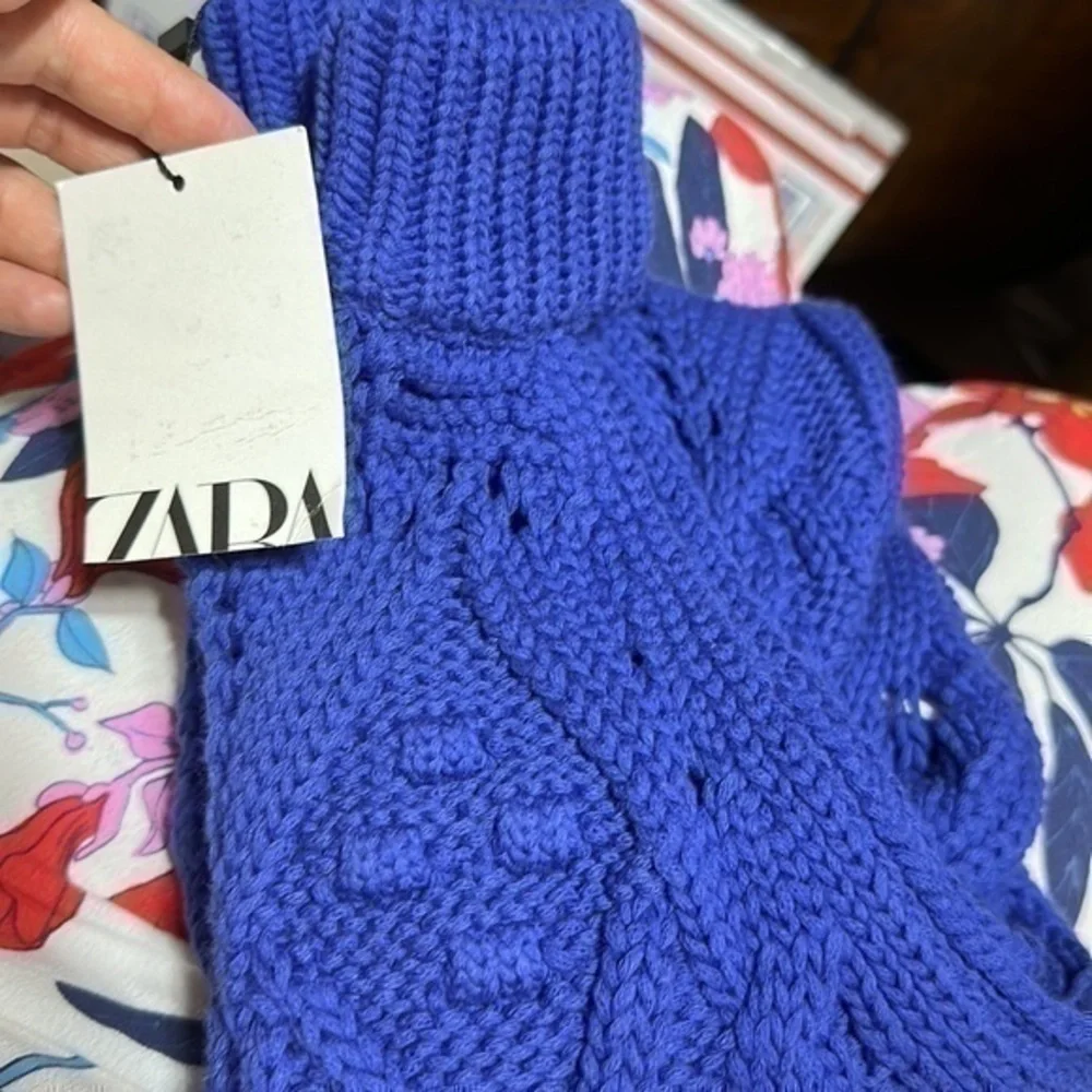 Zara Knit Pompom Arm Warmers 3991/014